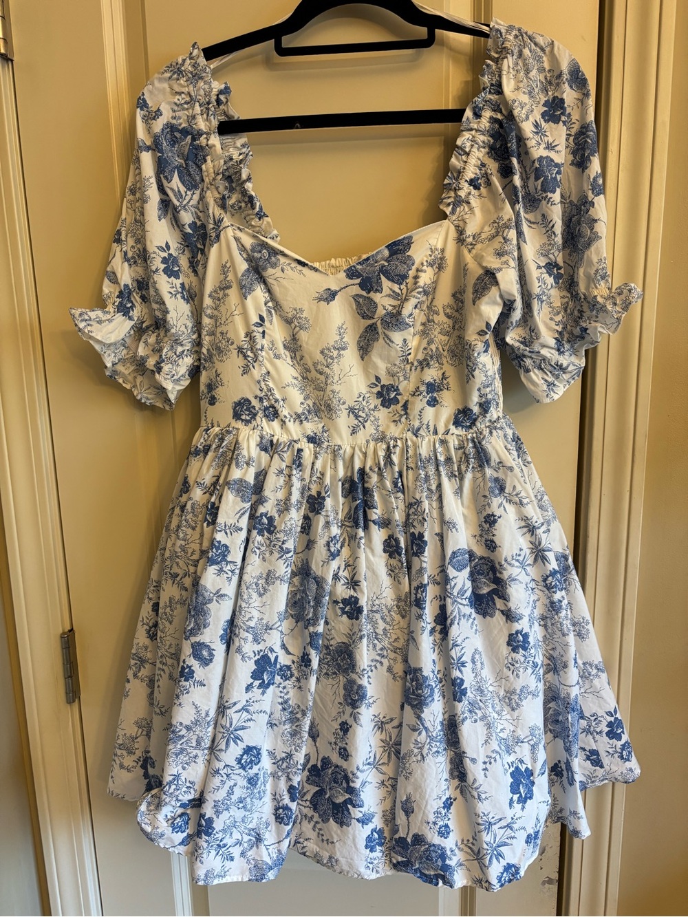 Francesca's Collections White & Blue Floral Puff-Sleeve Dress Size S
